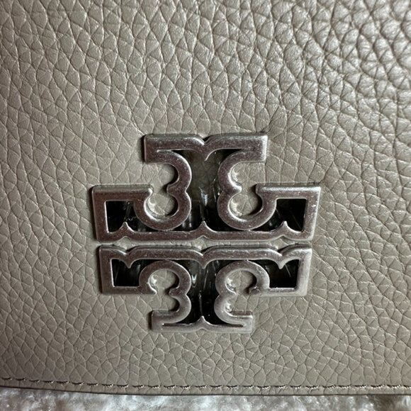 NWT! Tory Burch Britten Adjustable Shoulder Bag Pebble Leather Grey Silver 67292 - Picture 7 of 11